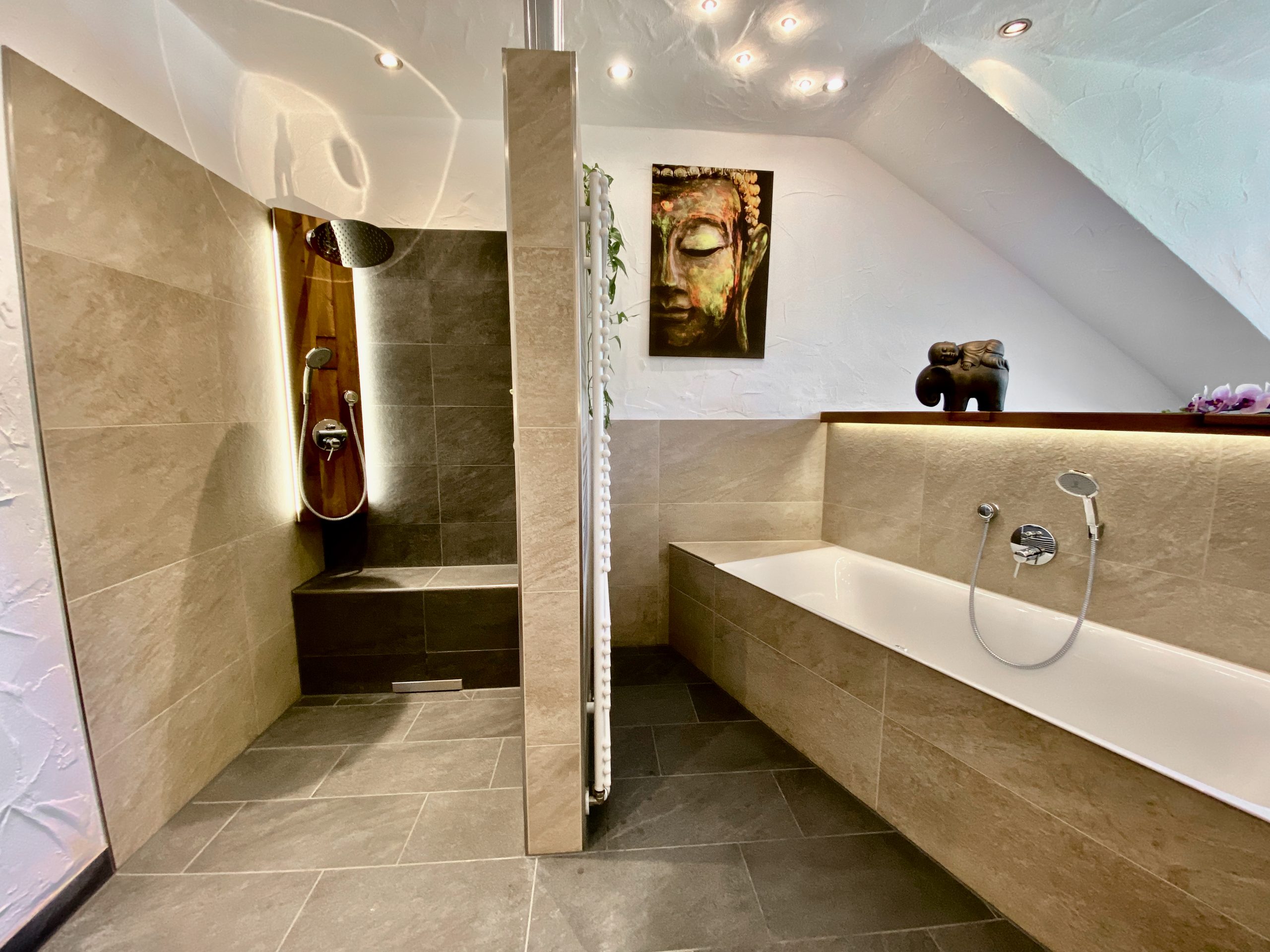großes Badezimmer